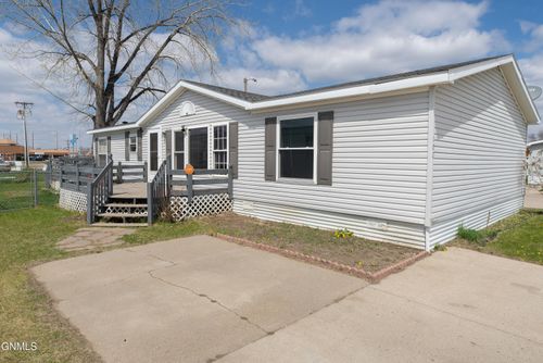 102 New Jersey St, Bismarck, ND, 58504-6765 | Card Image