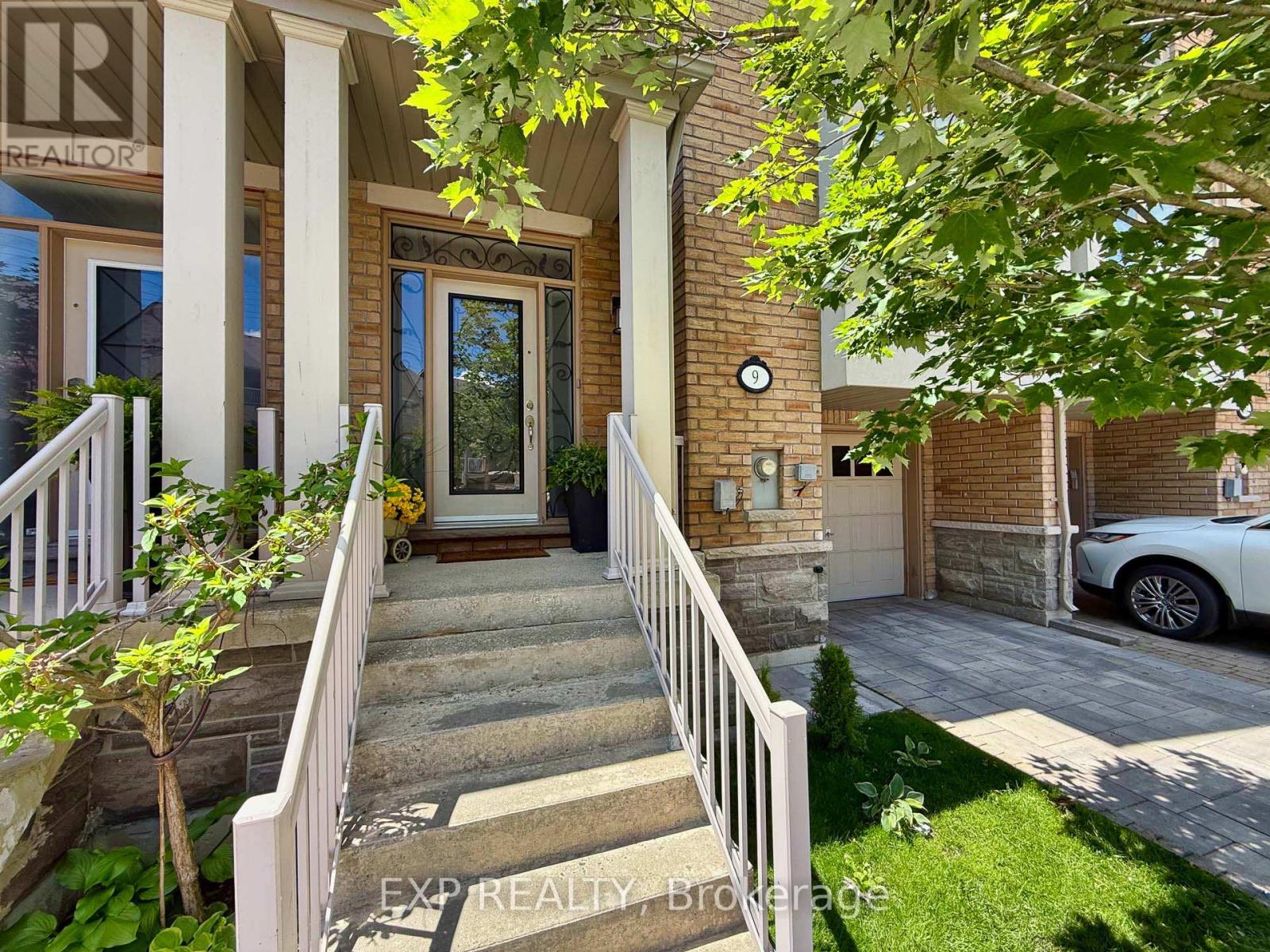 Residential in Vaughan (Patterson) 5