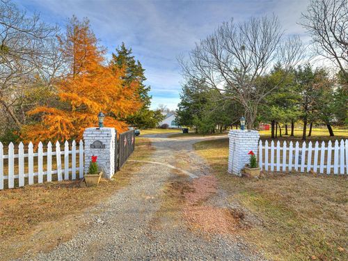 205 N Old Stroud Rd, Stroud, OK, 74079-2840 | Card Image