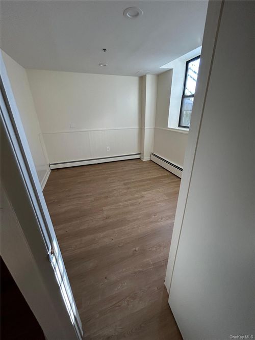 27 Ludlow St, Yonkers, NY, 10705-1963 | Card Image