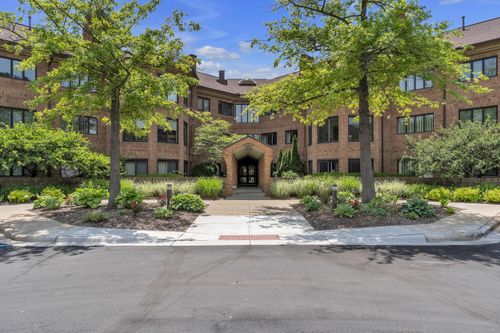 108-2115 Nature Cove Court, Ann Arbor, MI, 48104 | Card Image