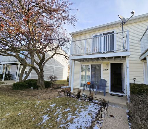 319 Meadow Green Ln, Round Lake Beach, IL, 60073-1326 | Card Image