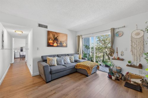 apt-402-8950 Ne 8th Ave, Miami, FL, 33138-3376 | Card Image