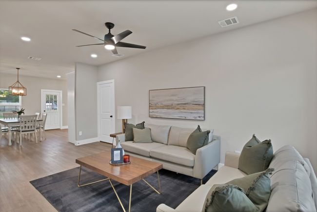 205 E South St, House other with 3 bedrooms, 2 bathrooms and null parking in Itasca TX | Image 7