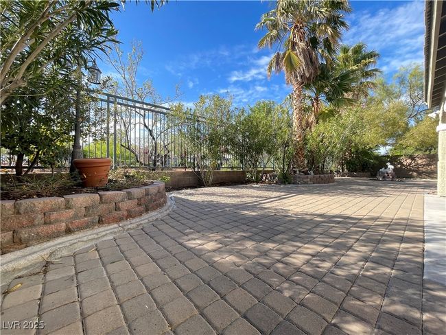 1581 Boundary Peak Way, House other with 5 bedrooms, 3 bathrooms and null parking in Las Vegas NV | Image 8