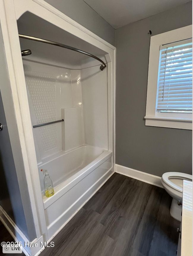 Bathroom | Image 19