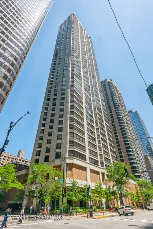 apt-2001-400 E Ohio St, Chicago, IL, 60611-3325 | Card Image