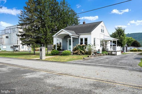 537 E Chestnut St, HEGINS, PA, 17938-9054 | Card Image