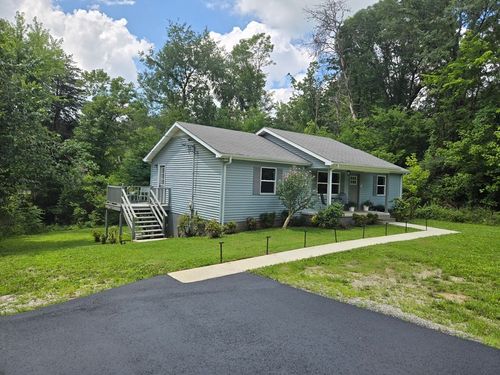 138 Buena Vista Dr, Livingston, TN, 38570-8438 | Card Image