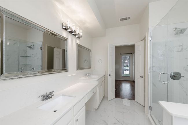 Master bathroom with decorative mirrors | Image 31
