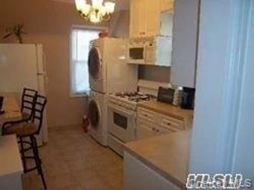 127 Gordon Rd, Valley Stream, NY, 11581-3401 | Card Image