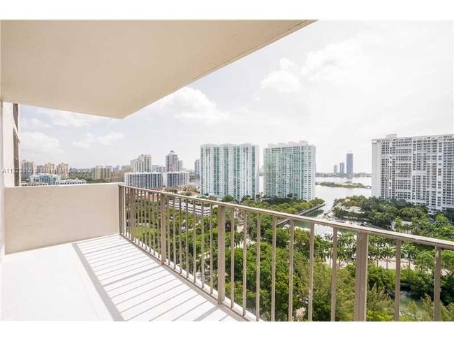 APT-2306 - 18181 Ne 31 St Ct, Condo with 2 bedrooms, 2 bathrooms and null parking in Aventura FL | Image 19