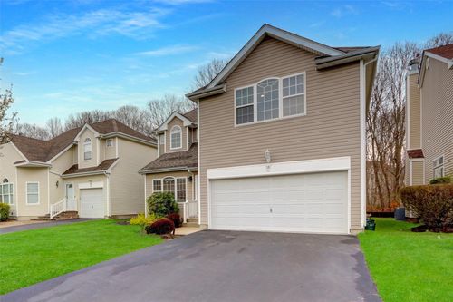 18 Sunflower Ridge Rd, South Setauket, NY, 11720-3702 | Card Image