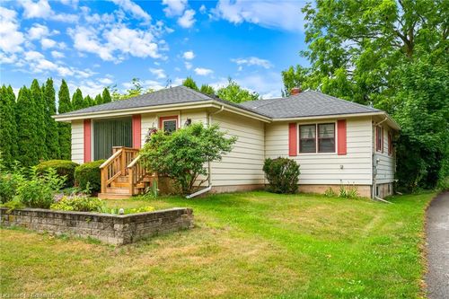 15756 Niagara Pky, Niagara on the Lake, ON, L0S1J0 | Card Image