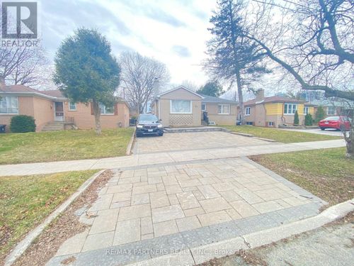 87 Bishop Avenue, Toronto (Newtonbrook East), ON, M2M1Z5 | Card Image