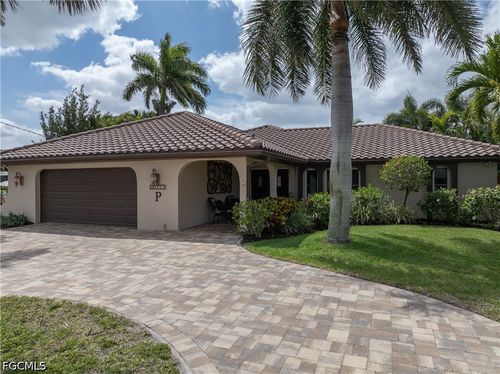 2018 Se 29th St, CAPE CORAL, FL, 33904-4043 | Card Image
