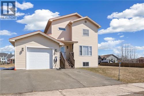 135 Lady Russell St, Moncton, NB, E1E0C5 | Card Image