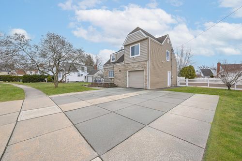 100 Morris Pkwy, Valley Stream, NY, 11580-2621 | Card Image