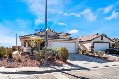 501 Sparrow Gull Court, House other with 3 bedrooms, 2 bathrooms and null parking in North Las Vegas NV | Image 3