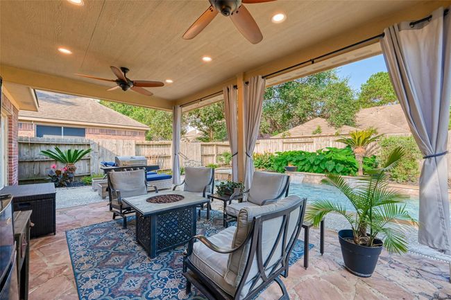 Back patio. Patio furniture stays! | Image 42