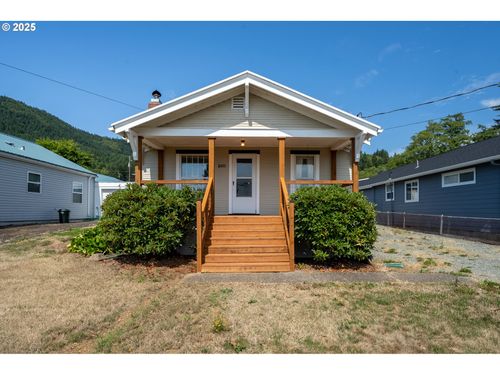 210 Cypress Ave, Garibaldi, OR, 97118-1208 | Card Image