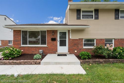 29611 Trancrest St, Livonia, MI, 48152-4533 | Card Image