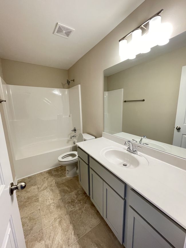 Secondary Bathroom | Image 15