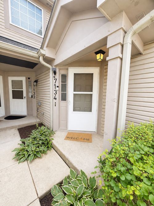 7134-7134 Stratton Ln, Gurnee, IL, 60031-5249 | Card Image
