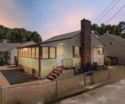 37 Shore Ave, Wareham, MA, 02571-2753 | Card Image