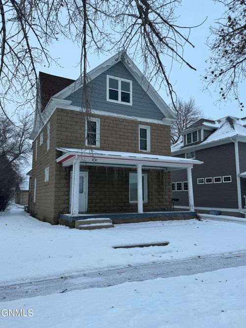 18 1st St Ne, Crosby, ND, 58730-3077 | Card Image