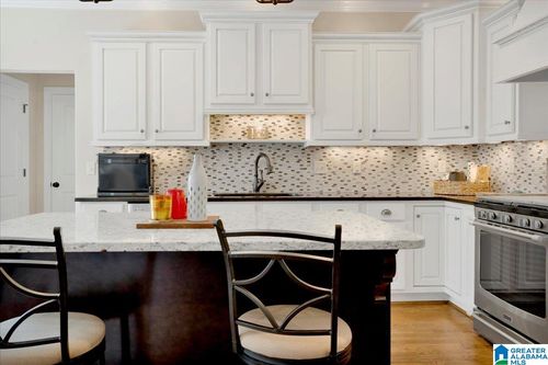 225 Grey Oaks Ct, PELHAM, AL, 35124-2539 | Card Image