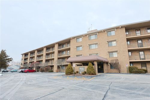 apt-7-207-650 E Greenwich Ave, West Warwick, RI, 02893-2398 | Card Image