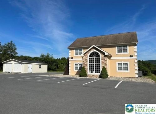 fl-1st-196 W Moorestown Rd, Wind Gap, PA, 18091-9700 | Card Image