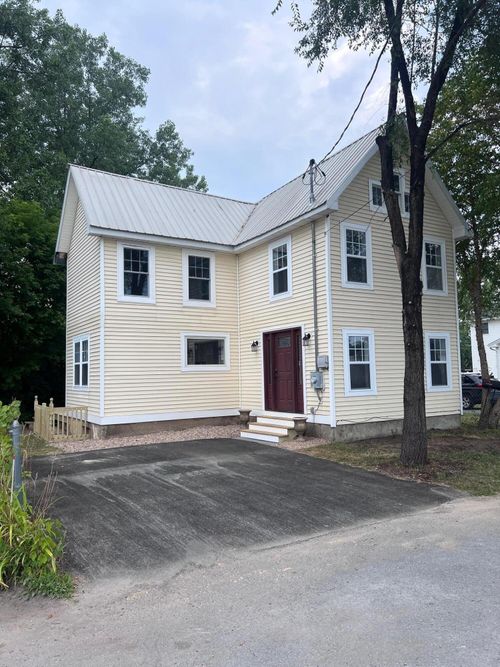24 Riverside Ave, Plattsburgh, NY, 12901-3613 | Card Image