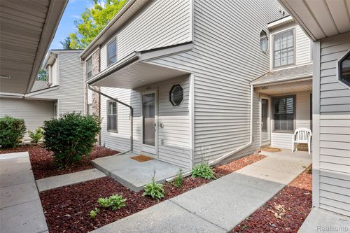 3-4911 Oak Hill Dr, Waterford, MI, 48329-1749 | Card Image