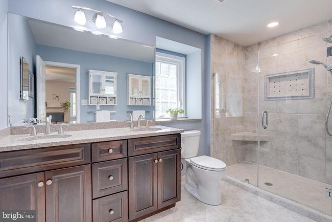8801 Aquary Ct, House other with 5 bedrooms, 4 bathrooms and null parking in SPRINGFIELD VA | Image 11