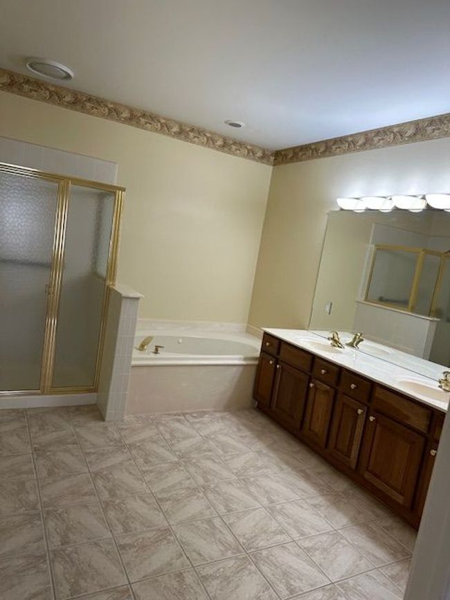 Master Bathroom | Image 13