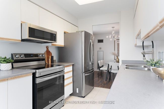 307 - 110 Promenade Cir, Condo with 2 bedrooms, 2 bathrooms and null parking in Vaughan ON | Image 35