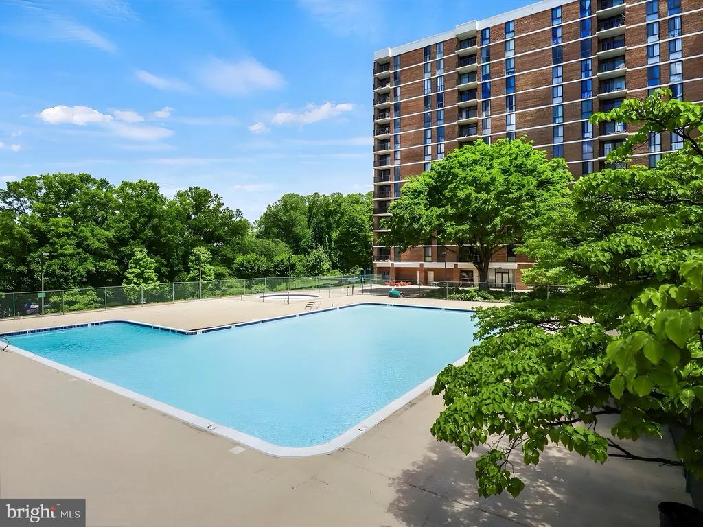 Residential in FALLS CHURCH