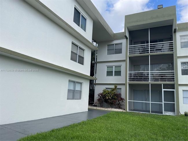APT-310 - 4235 N University Dr, Condo with 1 bedrooms, 2 bathrooms and null parking in Sunrise FL | Image 10