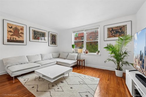 3d-52-18 39th Avenue, New York, NY, 11377 | Card Image