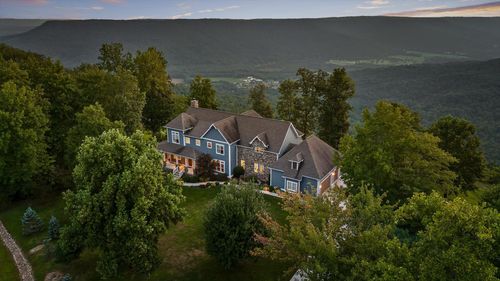 190 Gray Fox Ct, Jasper, TN, 37347-2135 | Card Image