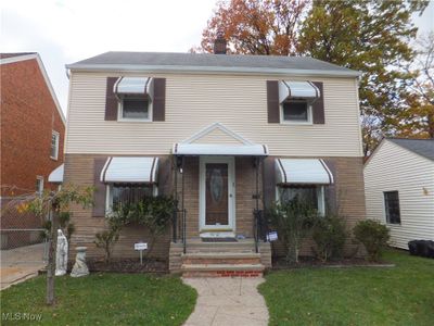 View of front of house with a front lawn | Image 1