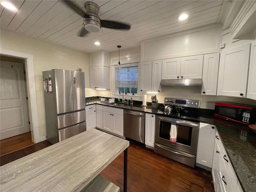 apt-1-5 Elliot Pl, Newport, RI, 02840-5800 | Card Image