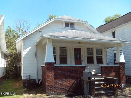 2034 Fairfax Rd, Toledo, OH, 43613-5117 | Card Image