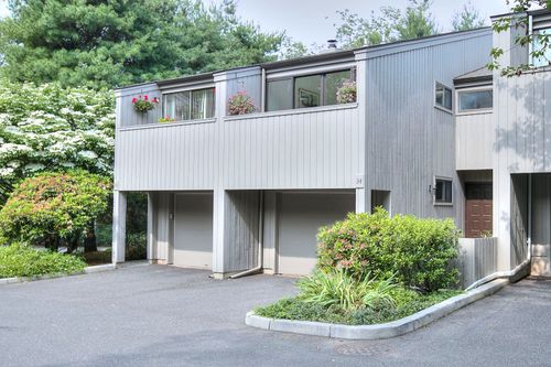 34-34 Whitney Gln, Westport, CT, 06880-3700 | Card Image