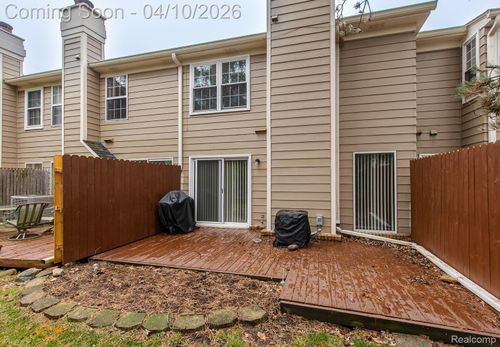 2669 Williamsburg Cir, Auburn Hills, MI, 48326-3546 | Card Image