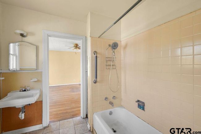 1405 Mockingbird Ln, House other with 4 bedrooms, 2 bathrooms and null parking in Tyler TX | Image 25