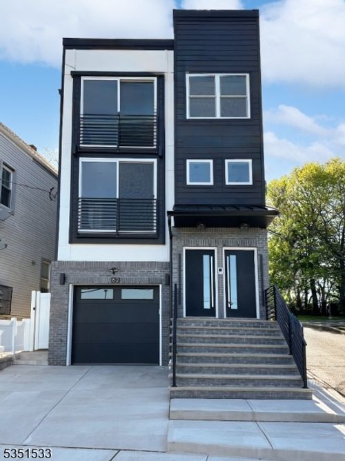 62 Hillside Ave, Newark, NJ, 07108-2812 | Card Image