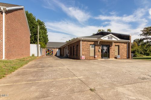 2006 Maple Ave, Burlington, NC, 27215-6852 | Card Image